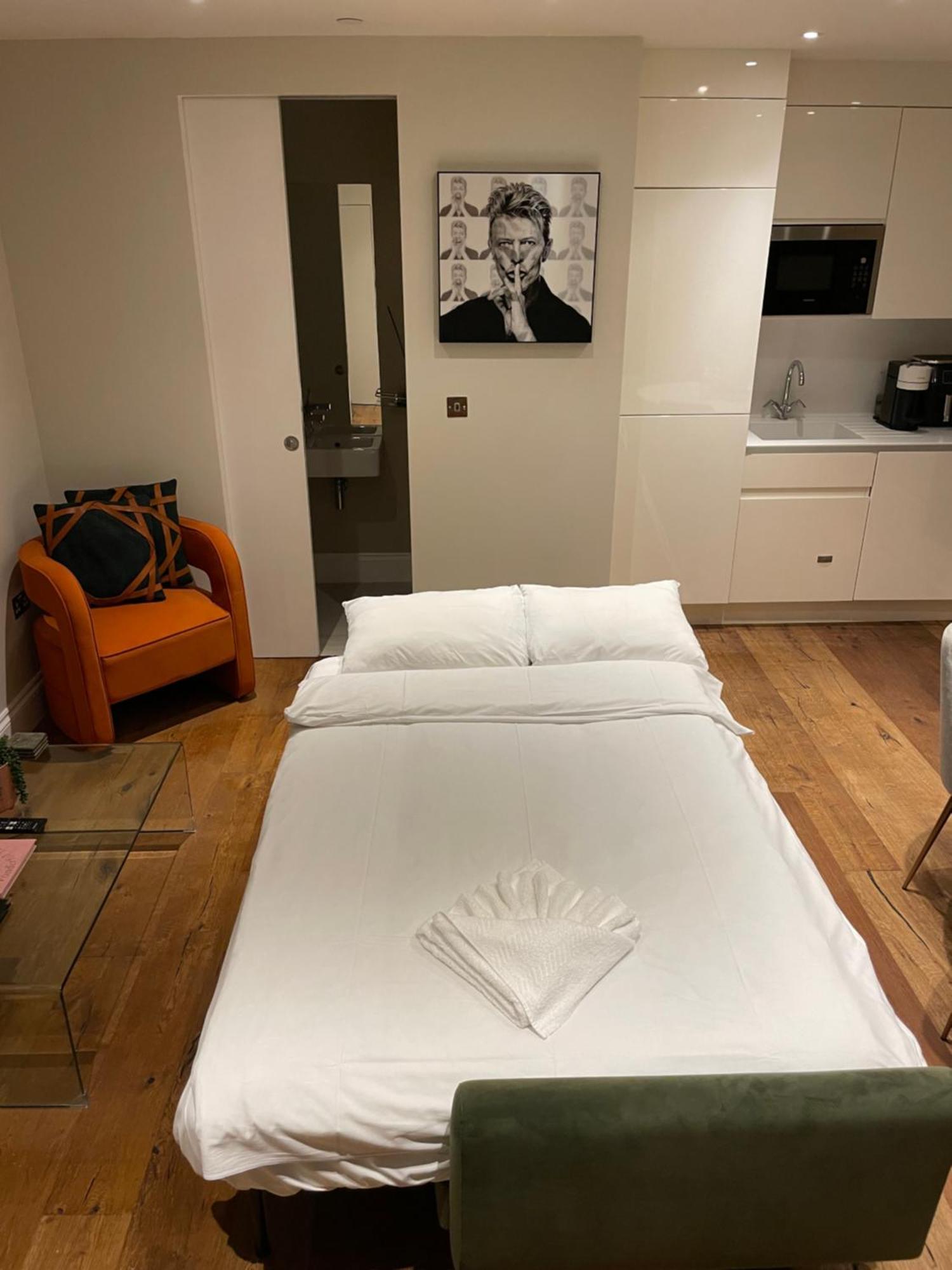 Soho Harmony Haven: Chic 2-bed, 2-bath Urban Retreat Appartement