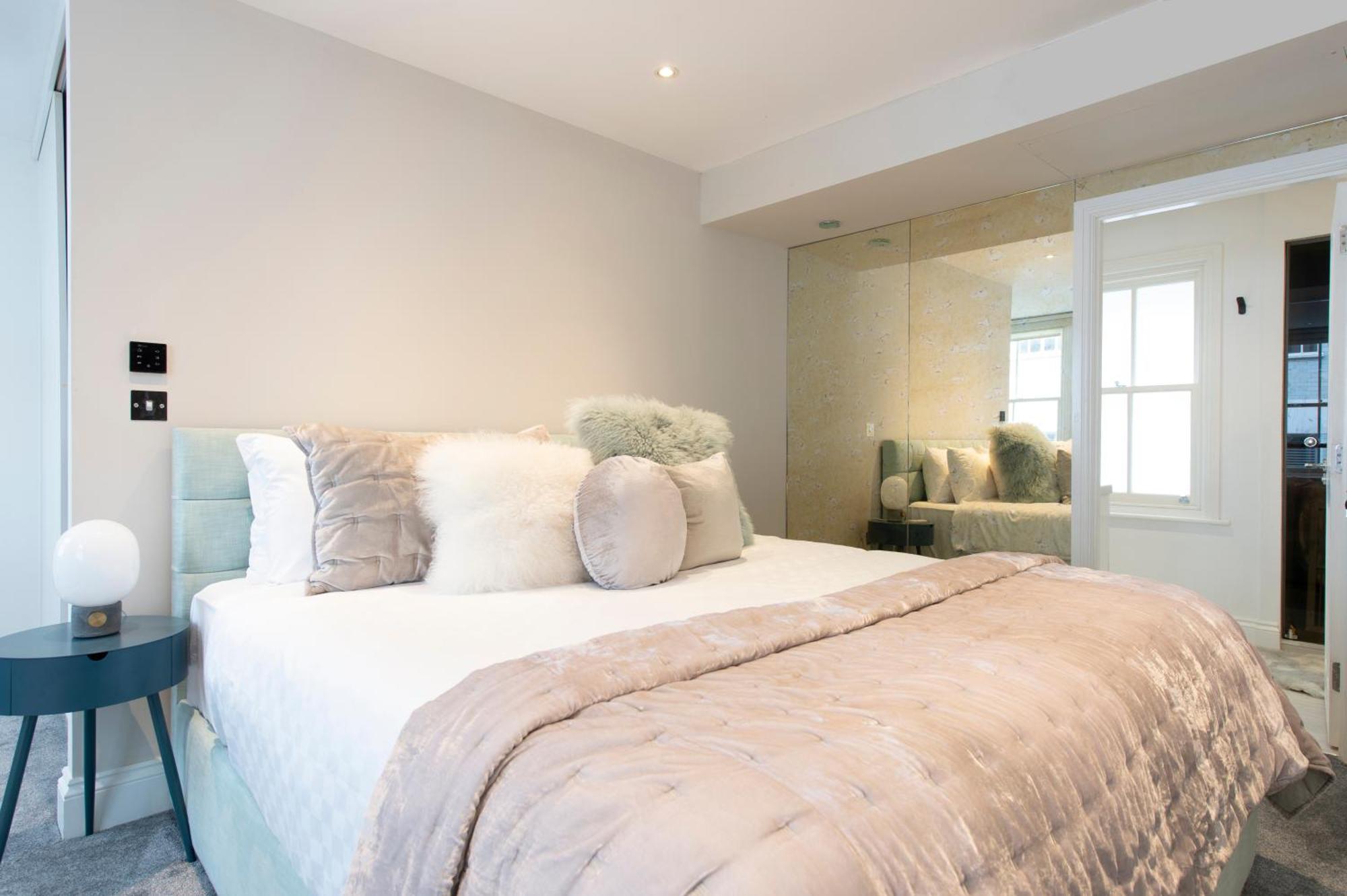 Appartement Soho Harmony Haven: Chic 2-bed, 2-bath Urban Retreat Londres