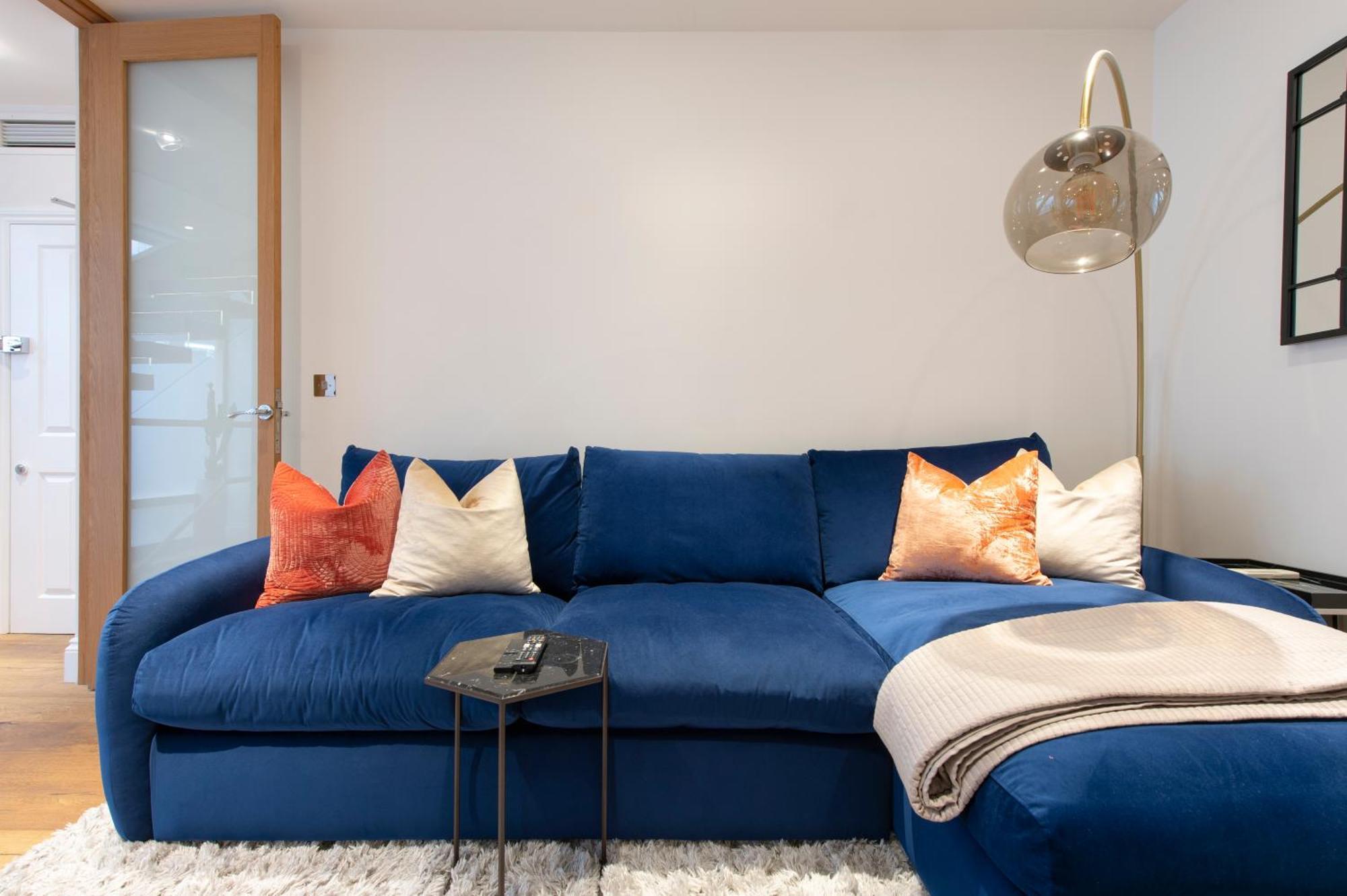 Soho Harmony Haven: Chic 2-bed, 2-bath Urban Retreat Londres