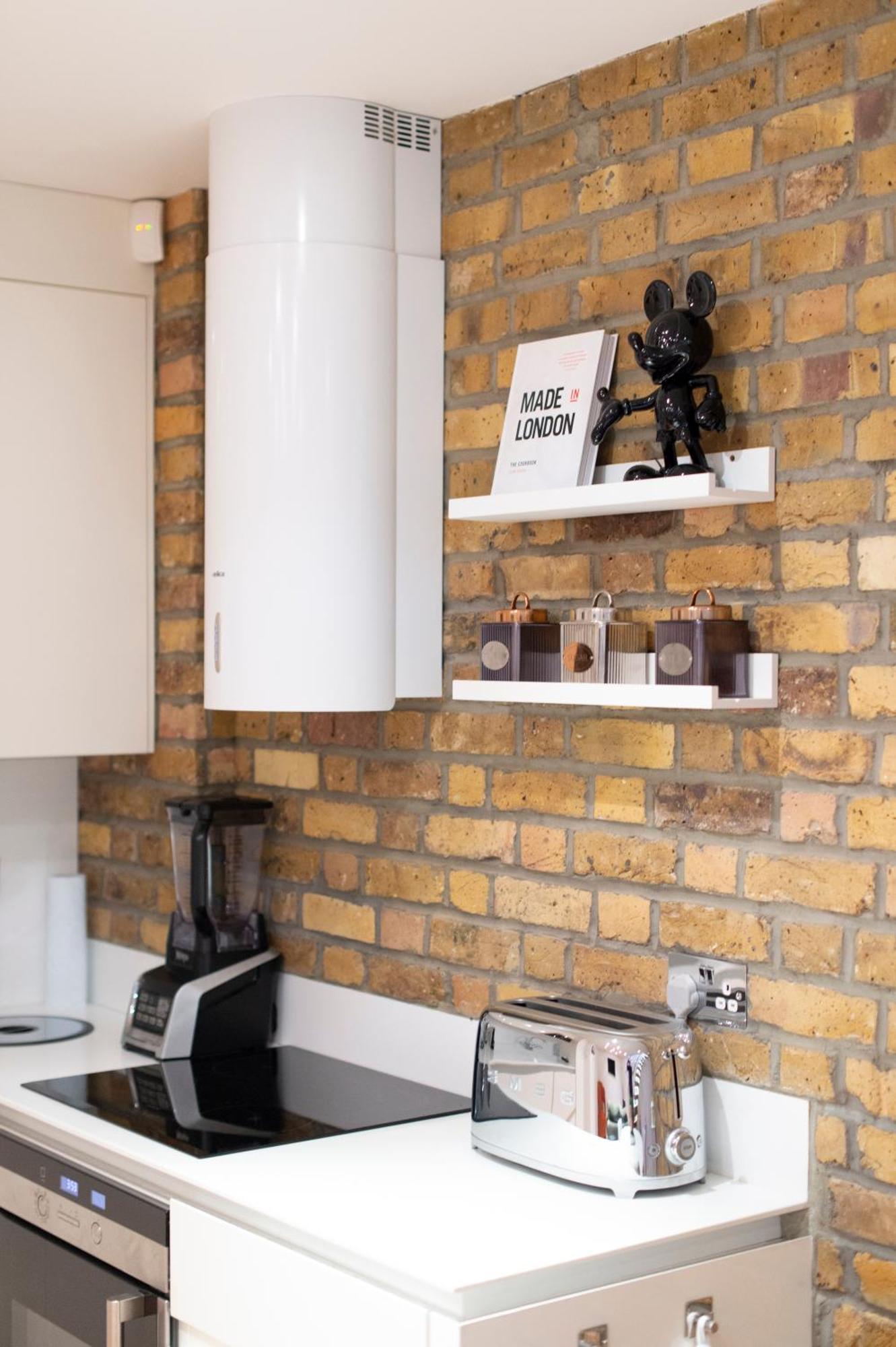 Soho Harmony Haven: Chic 2-bed, 2-bath Urban Retreat Londres